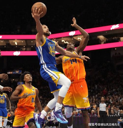 库里26分巴特勒19分,勇士132-125击败黄蜂迎两连胜 库里26分巴特勒19分,勇士132-125击败黄蜂迎两连胜