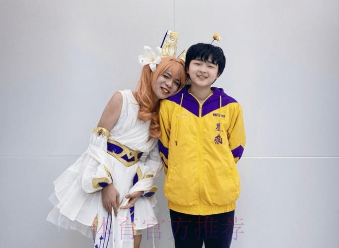 今天是梓墨22岁生日,WB发文:漫天的金色雨都在为你加冕 今天是梓墨22岁生日,WB发文:漫天的金色雨都在为你加冕